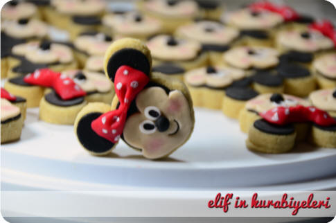 Minnie Mouse Cookie
